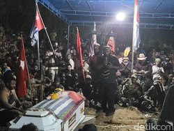 Bendera Bintang Kejora Tetap Muncul di Pemakaman Filep Karma Meski Dilarang