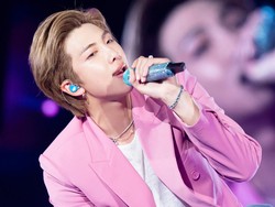 Video RM BTS Dinobatkan Jadi Artis K-Pop Terfavorit di AMAs 2025