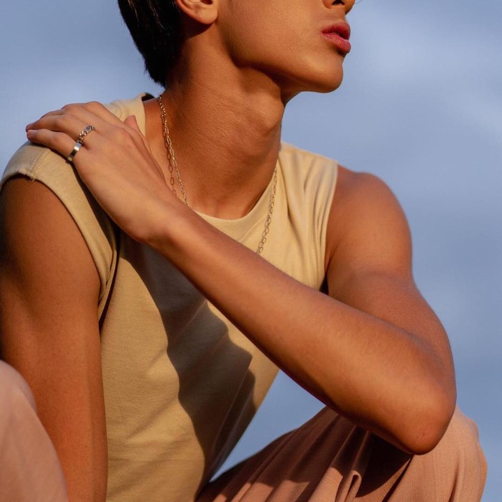 <p>Sebelumnya, Eddy juga pernah menjadi model video klip dari lagunya Shannon Shanna yang berjudul <em>Terlalu sayang</em>. (Foto: Instagram @eddy_mm)</p>