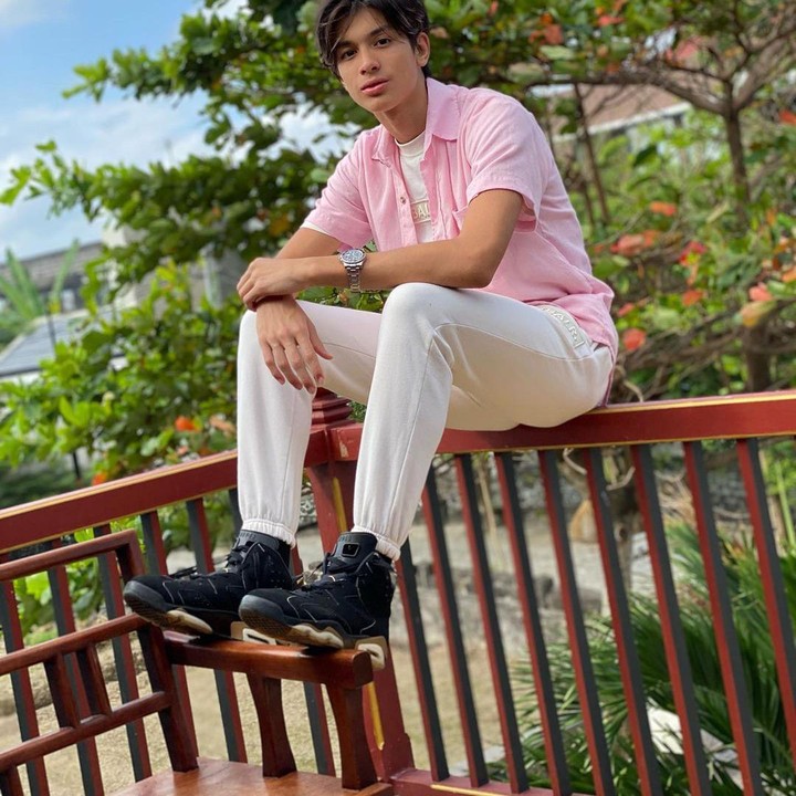 <p>Selain memiliki wajah yang tampan, Eddy juga memiliki wajah yang <em>photogenic</em>. Eddy yang baru lulus SMP ini juga memiliki hobi bermain basket. (Foto: Instagram @eddy_mm)</p>