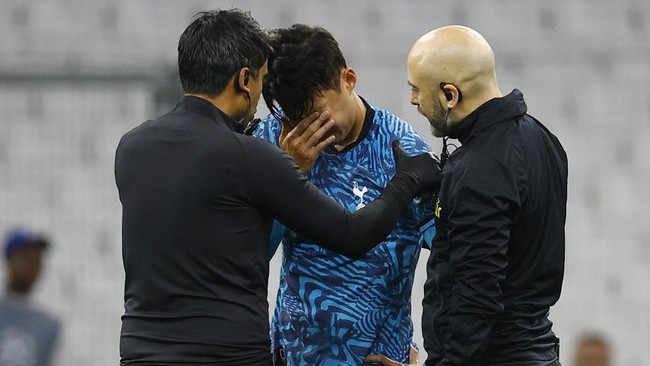 Son Heung Min disebut mengalami cedera mata serius dalam pertandingan Olympique Marseille vs Tottenham Hotspur di Liga Champions, Rabu (2/11) dini hari WIB.
