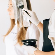 Biar Cantik Nggak Jadi Malapetaka, Ini Tanda Kamu Alergi Menggunakan Pewarna Rambut!