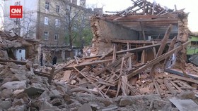 VIDEO: 4 Rudal Rusia Bombardir Kota Mykolaiv. Bangunan Apartemen Rusak