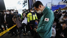 Wali Kota Seoul Menangis Minta Maaf soal Tragedi Halloween di Itaewon