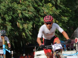 Atlet Balap Sepeda Nasional Zainal Fanani Berjaya di Pondok Cabe