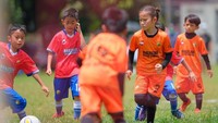 <p>Putri kedua yang kini berusia sembilan tahun ini memiliki hobi sepak bola, Bunda. Bahkan, Zaskia melihat gadis yang akrab disapa Kala itu persis seperti dirinya di masa kecil. (Foto: Instagram @zaskiadyamecca)<br /><br /><br /></p>