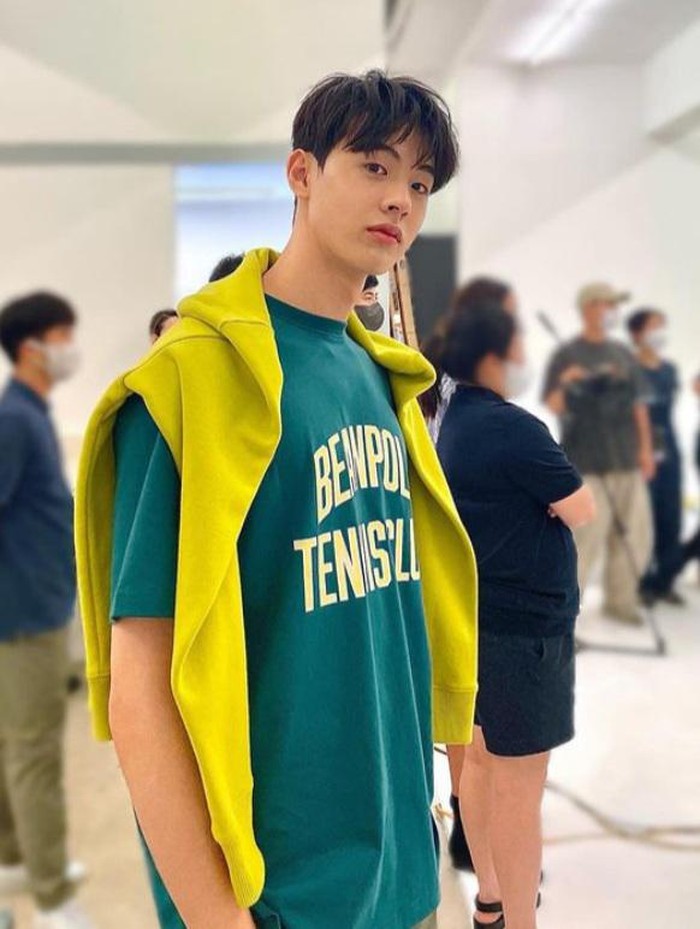 Di tahun 2020, Kim Hyun Jin kembali ke dunia akting. Ia berperan sebagai Yoo Han Gyeol dalam web drama “Sugar Coating”/Foto: instagram.com/pat8mat