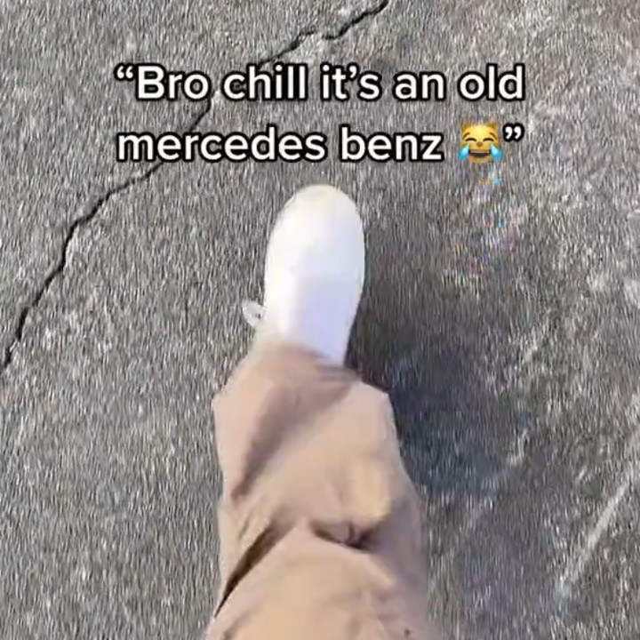 <p>Dalam menjalani aktivitasnya sehari-hari, Cinta menggunakan mobil Mercedes Benz lawas. (Foto :Instagram:@cintakuya)</p>