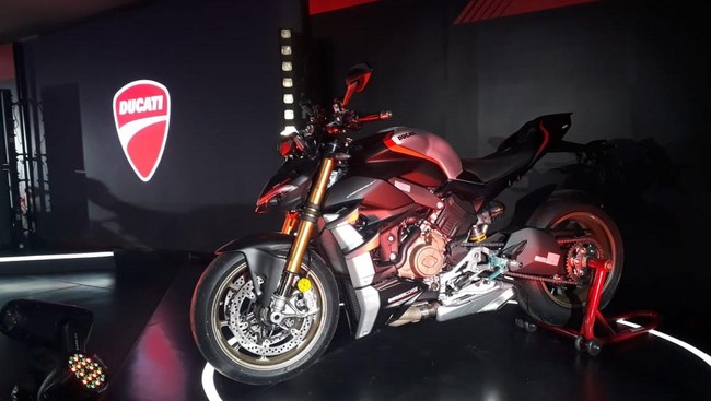 Ducati Indonesia meluncurkan dua naked bike yakni Streetfighter V2 dan Streetfighter V4 SP.