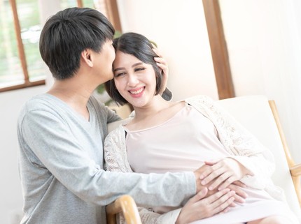 Saran Dokter saat Bunda Hamil Berhubungan, Peluk Perut & Kalimat Positif yang Diucapkan