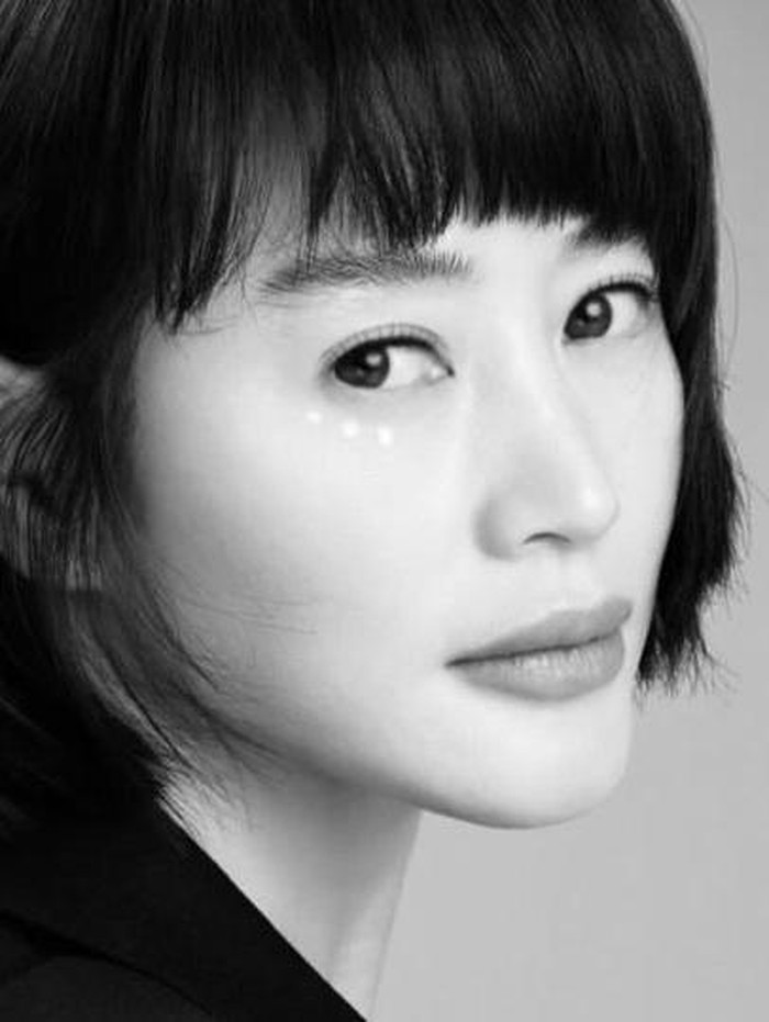 Kim Hye Soo juga dikenal sebagai aktris yang selalu memerankan tokoh-tokoh perempuan 'kuat', dan sedikit tomboy./ foto: instagram.com/hs_kim_95