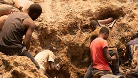 AS, China, dan Jepang Berebut Kendali Mineral di Afrika