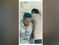 Video Detik-detik Polisi Bangunkan Maling SD Blora yang Ketiduran di TKP