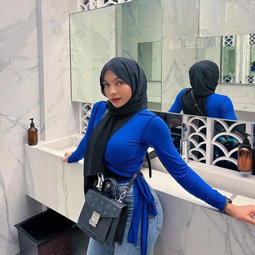 Beredar Foto Mirip Oklin Fia Berpakaian Vulgar di Kamar Hotel