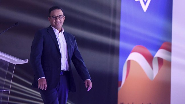 Anies Tetap Terbang ke Aceh Usai Izin Kegiatan Sempat Dicabut Pemda Capres dari Partai NasDem, Anies Baswedan, melanjutkan safari politiknya ke Aceh meski izin penggunaan lokasi Taman Sulthanah Safiatuddin sempat dicabut.
