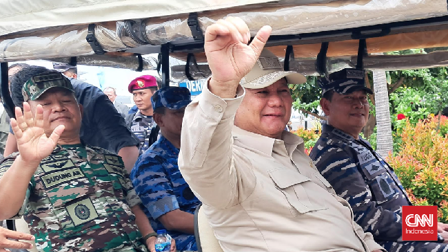 KSAL Laksamana Yudo Margono dan KSAD Jenderal Dudung Abdurachman bernyanyi bersama memuji Menhan Prabowo Subianto.