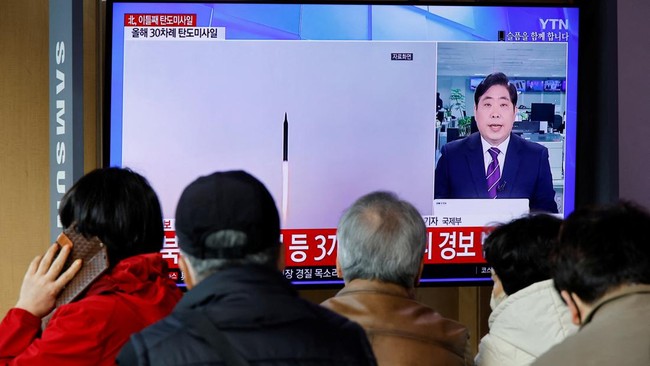 Korea Selatan menghebohkan publik usai tak sengaja merilis peringatan perang ke penduduk ibu kota Seoul pada Rabu (31/5) pukul 06.32 pagi waktu setempat.