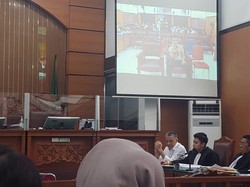 ART Sambo Beda Keterangan Lalu Dicecar Jaksa, Hendra Kurniawan Senyum-senyum