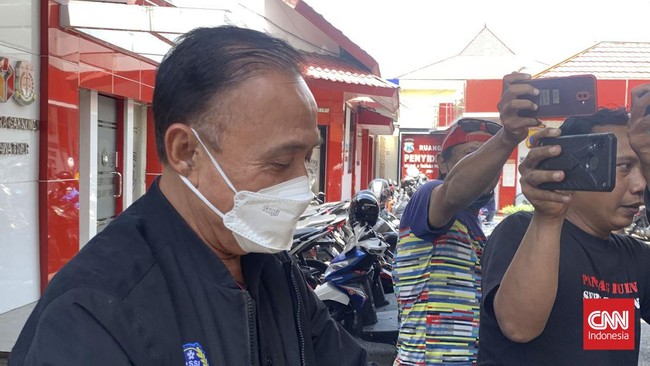 Ketua Umum PSSI Mochamad Iriawan alias Iwan Bule akhirnya memenuhi panggilan kedua Penyidik Bareskrim Polri dan Polda Jawa Timur, Kamis (3/11).