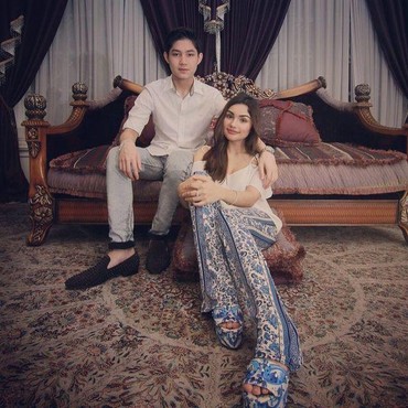 Beda 8 Tahun, 7 Potret Kedekatan Teuku Rassya & Ibu Sambung Bak Adik Kakak