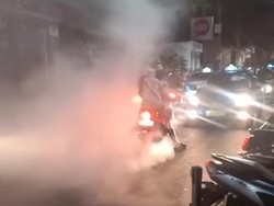 Viral! Bule Berulah di Jalanan, Bunyikan Klakson Bertubi-tubi Saat Dini Hari