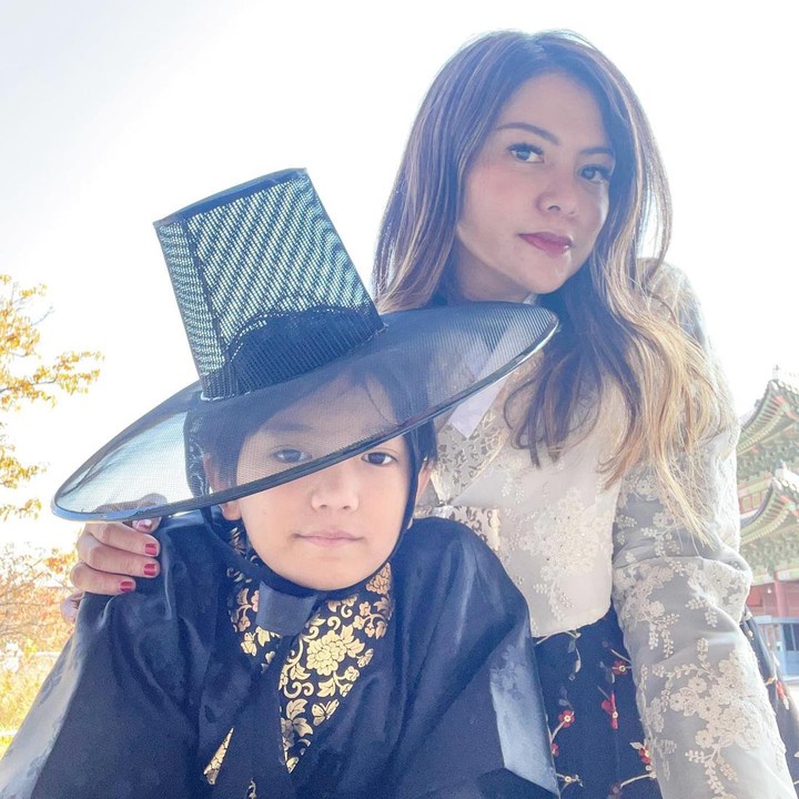 <p>Tak hanya itu, Saga bahkan mendapat banyak pujian dari netizen nih, Bunda. Ia disebut terlihat semakin tampan, mirip oppa-oppa Korea. "Masyaallah Gantengnya Sagaaa," puji @dmrr.23. (Foto: Instagram @winatalia)<br /><br /><br /></p>