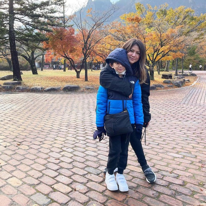 <p>Wah, liburan Wina dan Saga ke Korea Selatan tampak seru dan menyenangkan ya, Bunda. Kita doakan semoga ibu dan anak ini sehat dan bahagia selalu, ya. (Foto: Instagram @winatalia)</p>