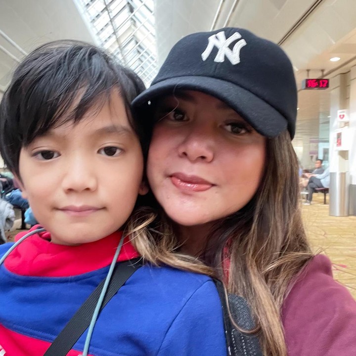 <p>Momen-momen liburan ini juga Wina bagikan di media sosial Instagram. Ia juga menceritakan soal Saga yang tak rewel selama di sana.<br />"Awal mau ke Korea sempat cemas takut Saga rewel, karena ini pertama kali pergi hanya berdua tanpa keluarga lainnya. Dan penerbangan pertama Saga yg lebih dari 2 jam. Ternyata 6 hari manis banget anaknya," tuturnya, dikutip dari akun @winatalia. (Foto: Instagram @winatalia)<br /><br /><br /></p>