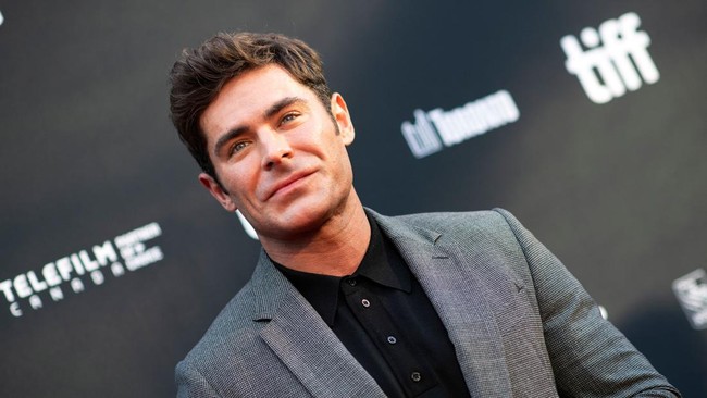 Zac Efron Kembali Sehat dan Bersemangat Pasca Kecelakaan Kolam Renang