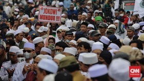 Massa Aksi 411 Bubar Seiring Hujan Deras di Sekitaran Patung Kuda
