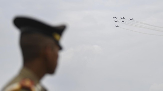FOTO: Aksi Aerobatic Jupiter di Langit Indo Aerospace Expo 2022