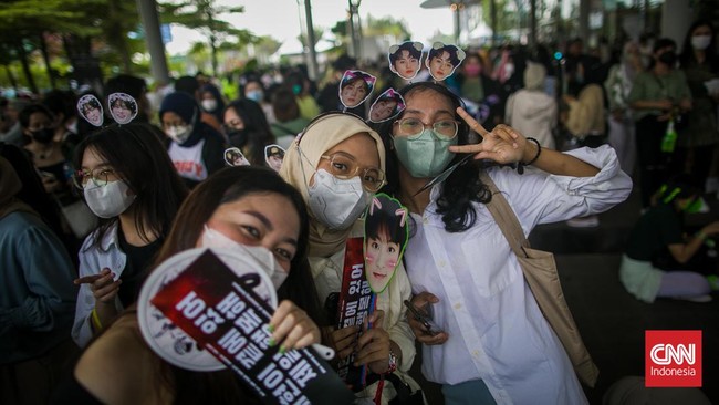 FOTO: Sabar dalam Semangat Menantikan Konser NCT 127