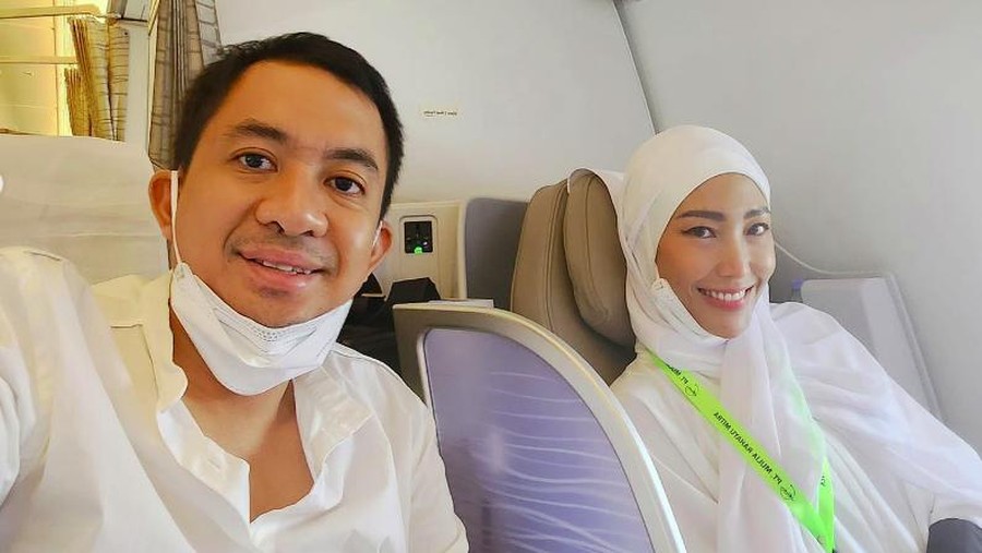 Ayu Dewi dan Regi Datau