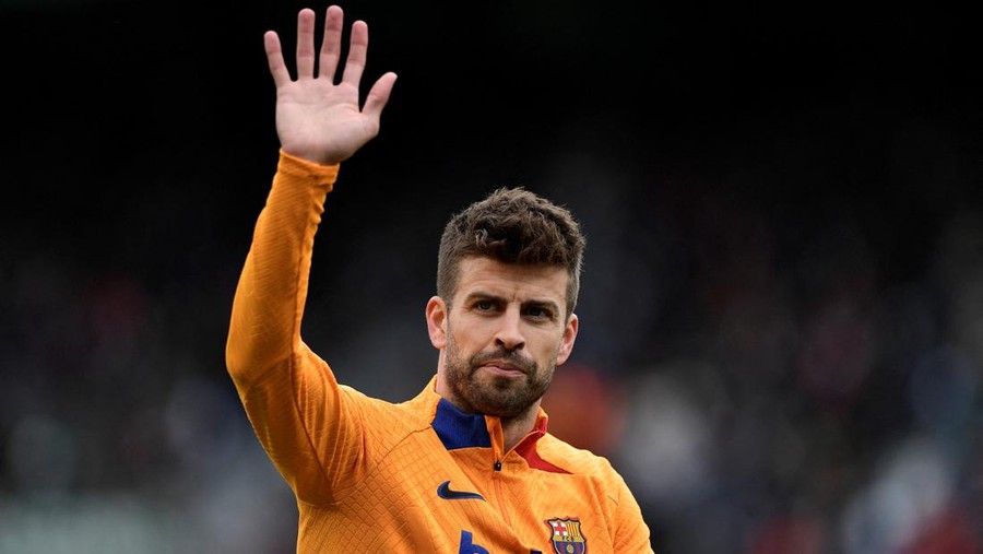 FILE PHOTO: Soccer Football - LaLiga - Elche v Barcelona - Estadio Manuel Martinez Valero, Elche, Spain - March 6, 2022  FC Barcelona's Gerard Pique REUTERS/Pablo Morano/File Photo