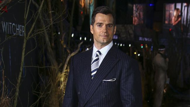 Henry Cavill masih menunjukkan keinginannya menjadi James Bond meski sedang sibuk dengan banyak proyek lainnya.