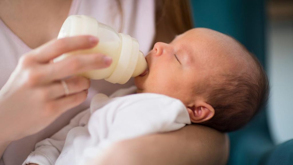 Ciri-Ciri Bayi Tidak Cocok Susu Formula, Apa Saja?