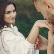 Sudah Tahu Belum? Ternyata Ini Peringkat Zodiak dari yang Senang dengan Sentuhan sampai yang Paling Dingin!