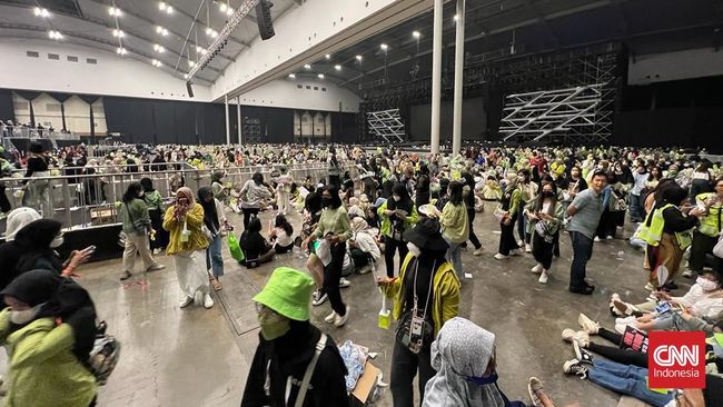 Salah seorang penggemar menceritakan kronologi aksi dorong-dorongan antarfans yang terjadi di tengah konser NCT 127.