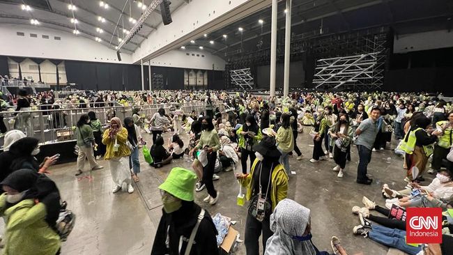 Detik-detik Penonton Saling Dorong di Konser NCT 127 hingga Pingsan