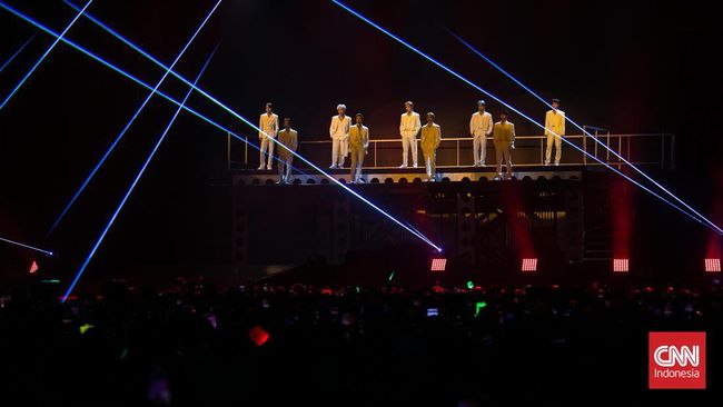 Di tengah konser, member NCT 127 berpesan kepada penggemarnya agar tetap mengutamakan kesehatan dan keselamatan.