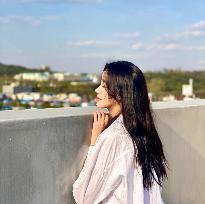 <p>Melansir dari <em>Pageant Circle</em>, Lee Seung Hyun sebagai pemenang Miss Korea 2022 akan mewakili negaranya di ajang Miss Earth 2023 di Vietnam dan Miss International 2023 di Jepang. (Foto: Instagram @is.hyun_)</p>