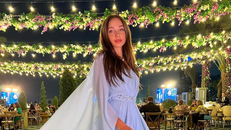 Loujain Adada Sosialita di Serial Netflix Dubai Bling Loujain Adada Sosialita di Serial Netflix Dubai Bling