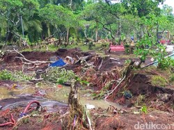 Sedihnya Warga Lihat Makam Keluarga Hancur Diterjang Banjir Bandang Banyuwangi