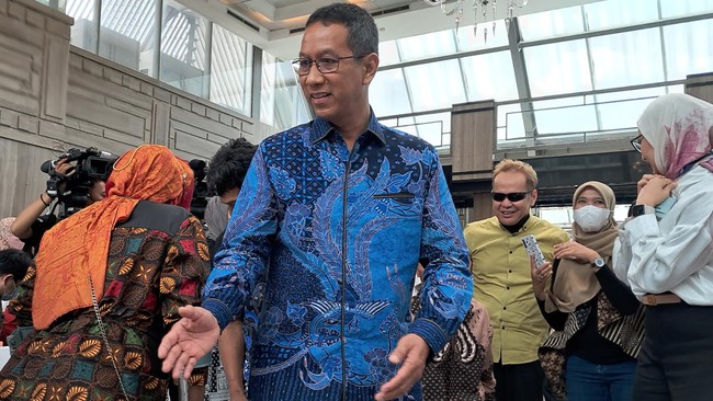 Partai Buruh mengancam akan menggugat Pjs Gubernur DKI Jakarta, Heru Budi, Gubernur Jabar Ridwan Kamil dan sejumlah gubernur terkait UMP 2023 yang tak layak.