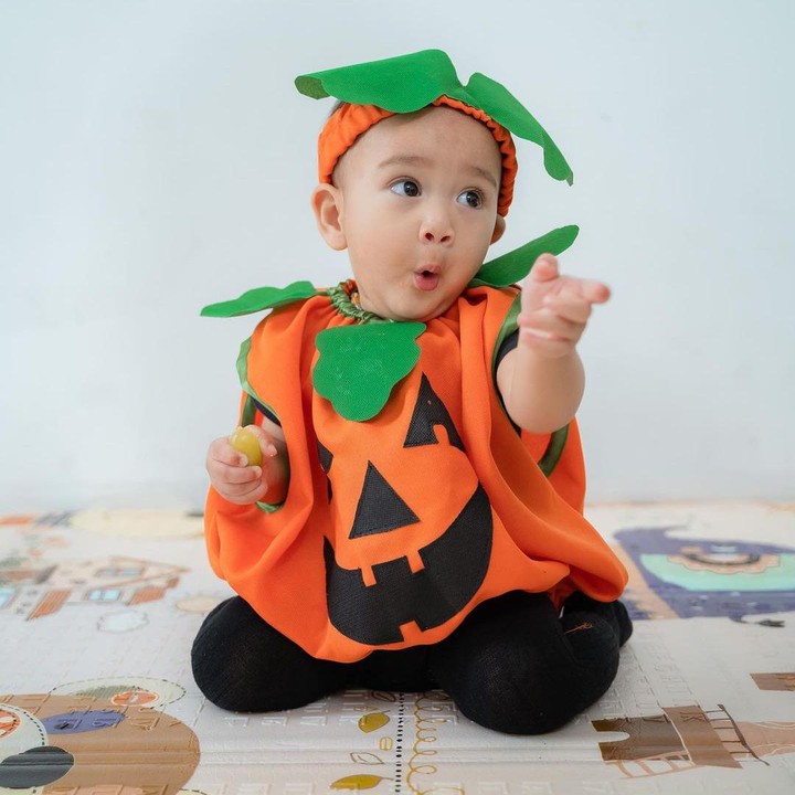 <p>Postingan ini juga menuai banyak komentar, Bunda. Ada yang menyebut Rayyanza amat terlihat mirip dengan sang Ayah, Raffi. "MasyaAllah Gemes bgt Ngeliat Cipung ... Mirip bgt papa Raffi," tutur @sumiy****. (Foto: Instagram @raffinagita1717)<br /><br /><br /></p>