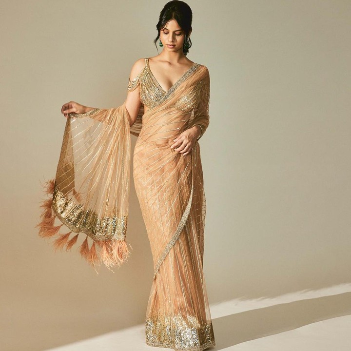 <p>Setelah menikah dengan Gauri Khan, aktor Bollywood ternama Shah Rukh Khan dikaruniai tiga orang anak, Bunda. Salah satunya yang selalu menarik perhatian adalah Suhana Khan. (Foto: Instagram @suhanakhan2 by @sheldon.santos)</p>