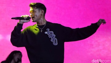 Afgan nyanyikan lagu Ku dengannya Kau dengan Dia