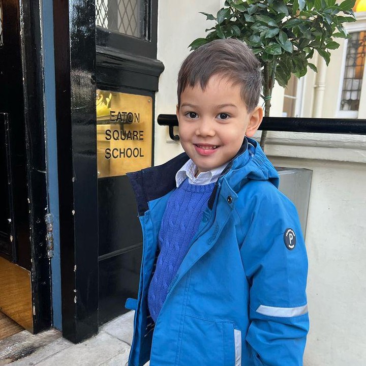 <p>Leon diketahui baru saja masuk sekolah bernama Eaton Square School, Bunda. Ia masuk ke kelas Reception untuk anak usia 4 tahun. (Foto: Instagram @rihanapetra)</p>