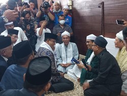 Anies ke Sumut Temui Tuan Guru Besilam, Minta Restu dan Nasehat