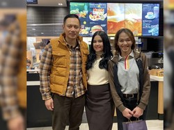 Seru! AHY dan Annisa Pohan Jajan McD Dilayani Bunda Corla